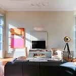 Stunning Flat With Private Balcony In City Center