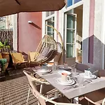 Stunning Flat With Private Balcony In City Center