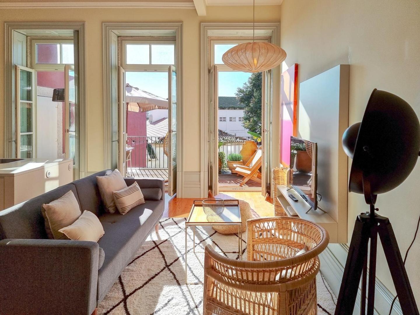 Stunning Flat With Private Balcony In Center Apartamento Porto