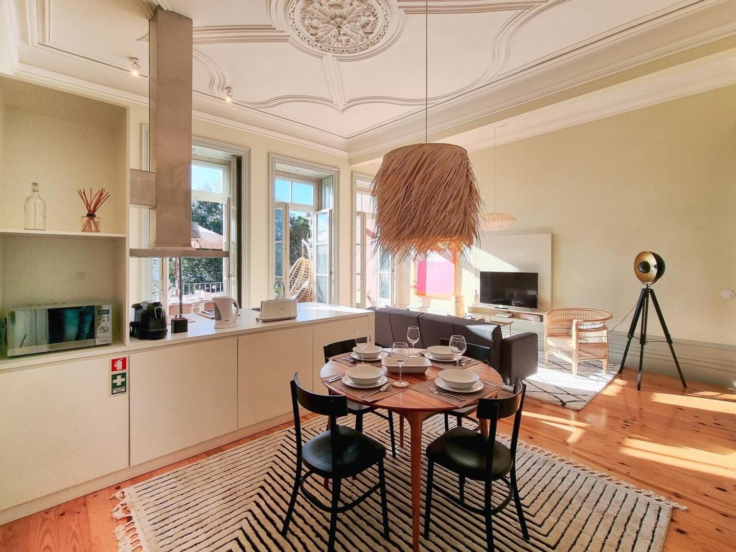 Stunning Flat With Private Balcony In Center Apartamento
