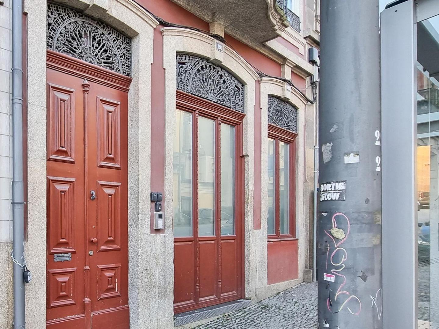 Stunning Flat With Private Balcony In Center Apartamento Porto