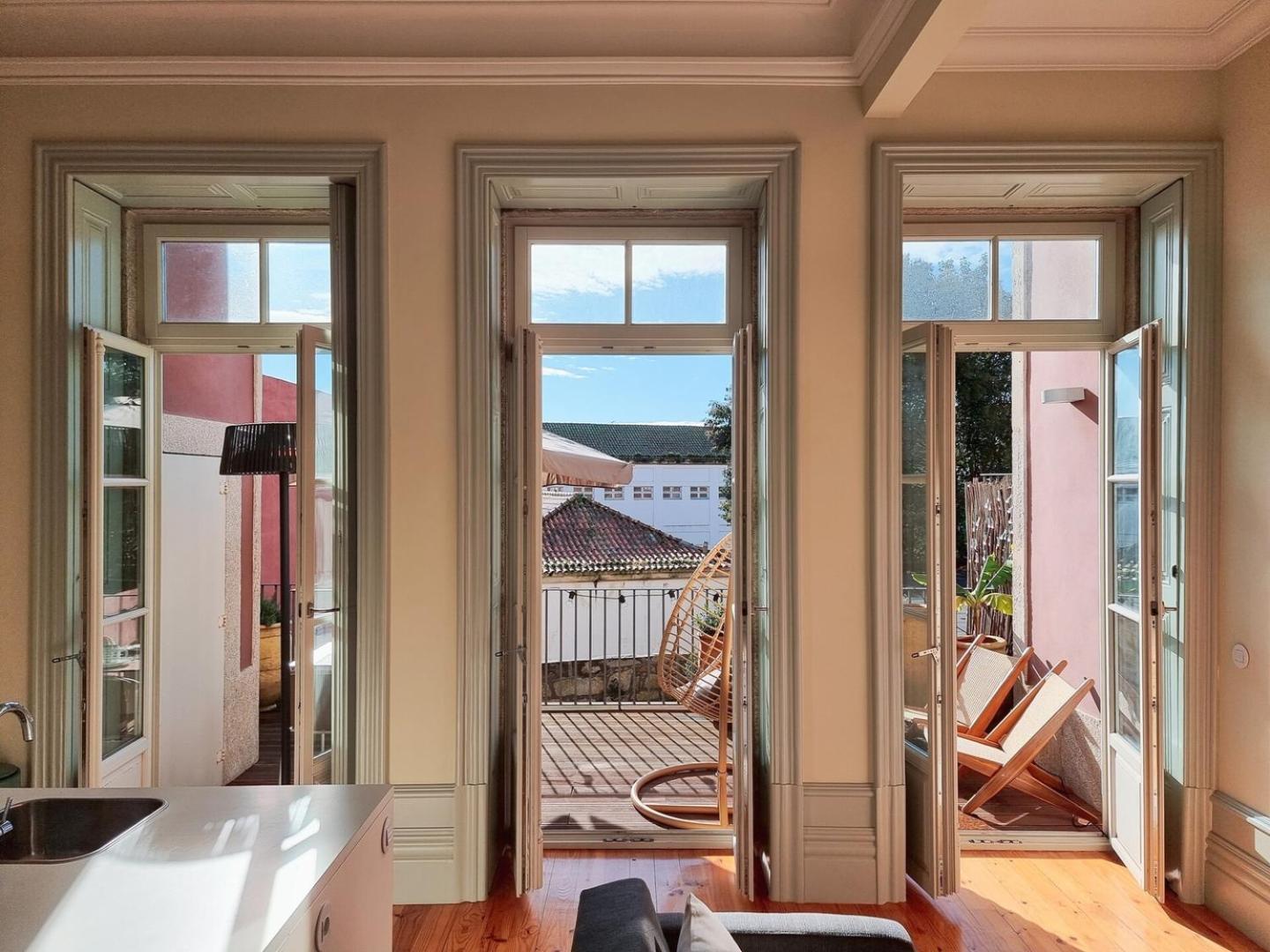 Stunning Flat With Private Balcony In Center * Porto