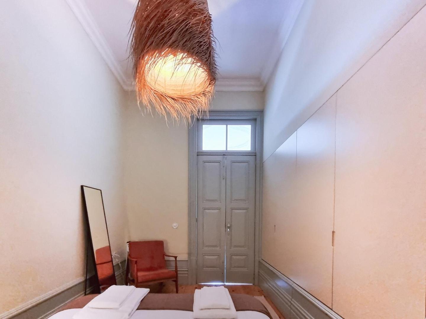 Stunning Flat With Private Balcony In Center Apartamento Porto